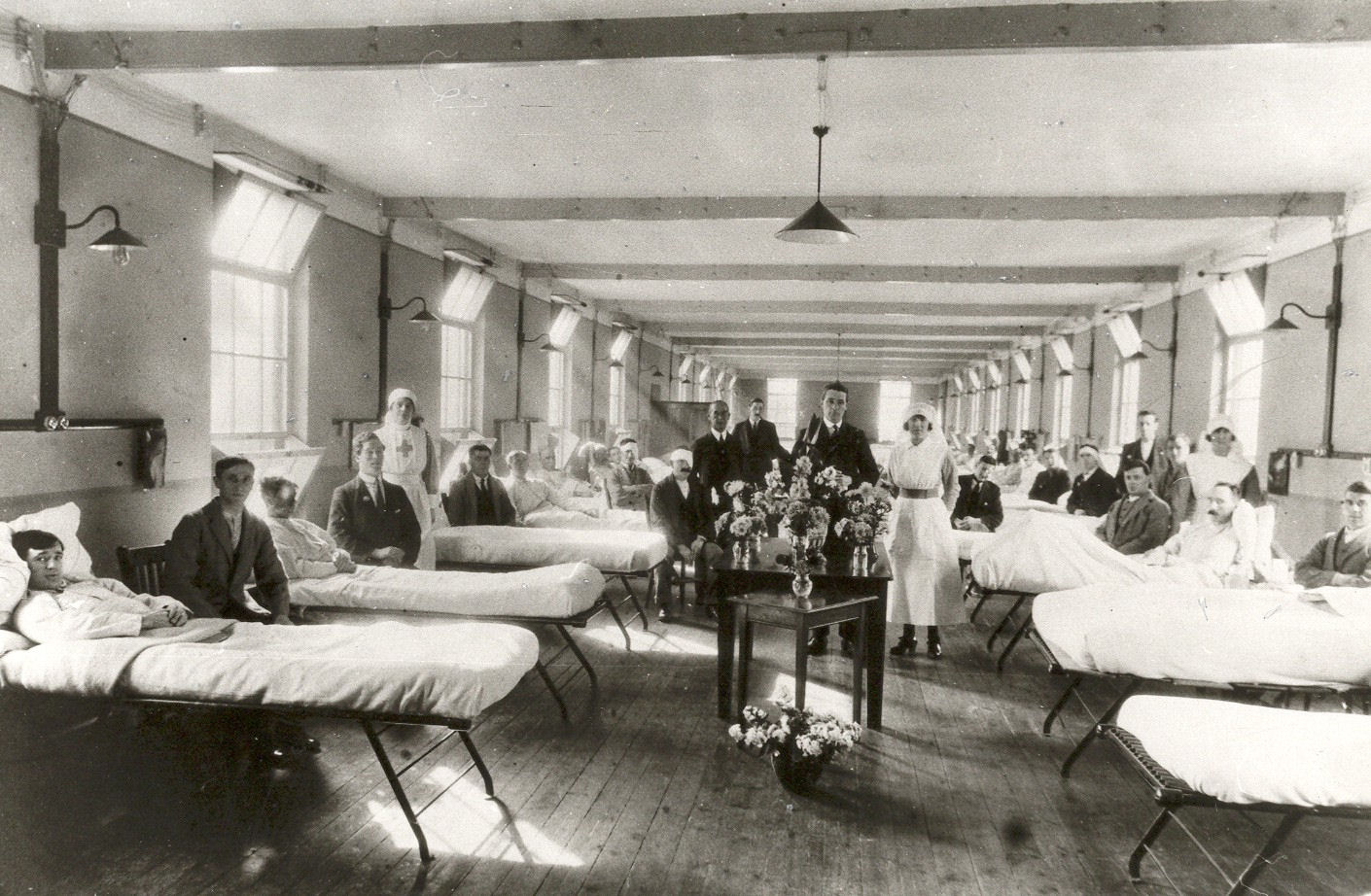 First hospitals. Госпиталь 19 века Англия. 1+1 Госпиталь. Живопись госпиталь.